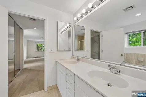 1 Peabody Court Teaneck NJ 07666