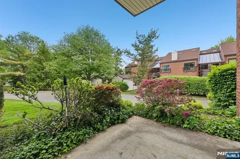 1 Peabody Court Teaneck NJ 07666