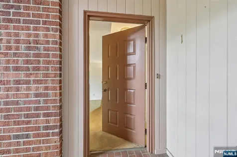 1 Peabody Court Teaneck NJ 07666