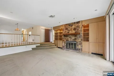 1 Peabody Court Teaneck NJ 07666