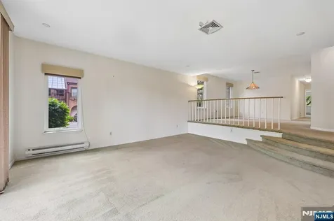 1 Peabody Court Teaneck NJ 07666