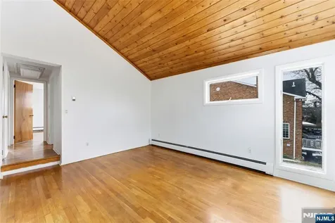 2455 3rd Street Fort Lee NJ 07024
