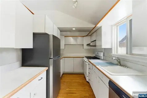 2455 3rd Street Fort Lee NJ 07024