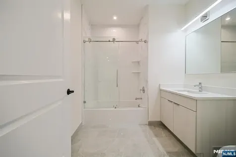 401 E Central Boulevard Palisades Park NJ 07650