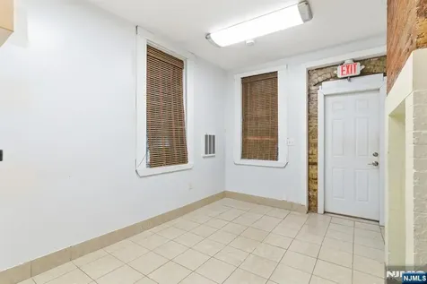 15 Warren Street Newark NJ 07102