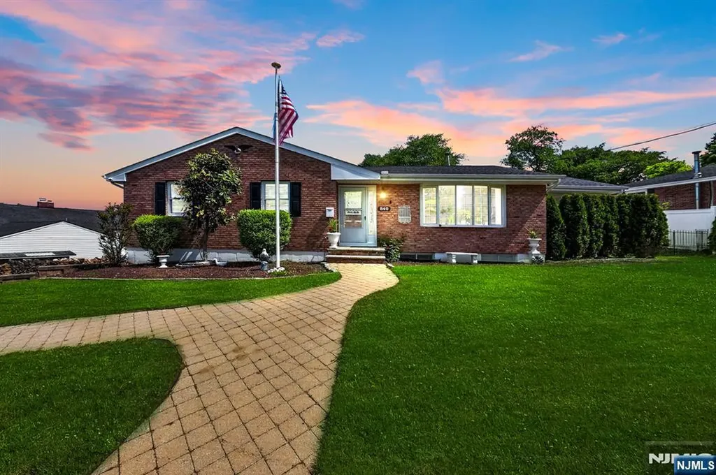 840 Lopatcong Street Belvidere NJ 07823