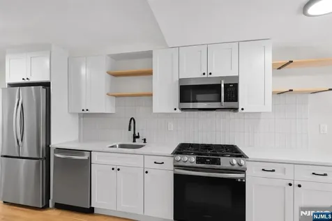 208 Page Avenue Lyndhurst NJ 07071