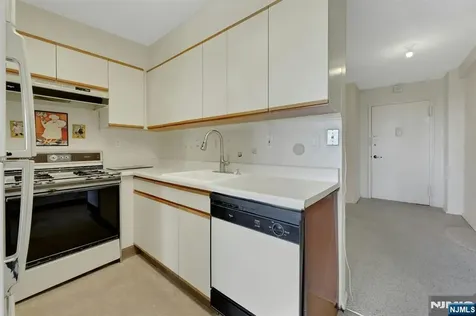 2000 Linwood Avenue Fort Lee NJ 07024