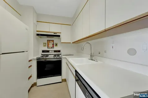2000 Linwood Avenue Fort Lee NJ 07024
