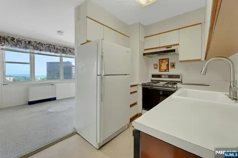 2000 Linwood Avenue Fort Lee NJ 07024