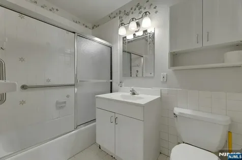 2000 Linwood Avenue Fort Lee NJ 07024