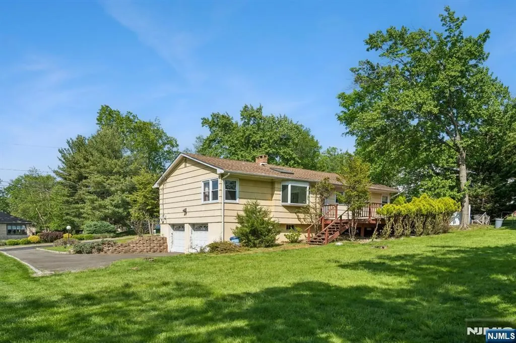 12 Clover Court Cedar Grove NJ 07009