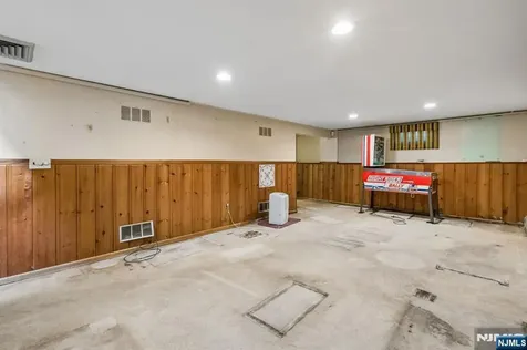 12 Clover Court Cedar Grove NJ 07009