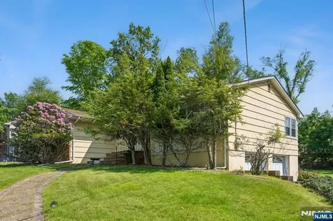12 Clover Court Cedar Grove NJ 07009