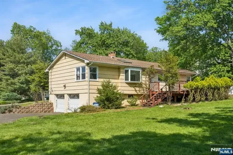 12 Clover Court Cedar Grove NJ 07009