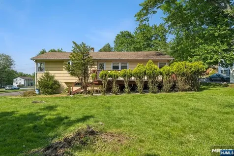 12 Clover Court Cedar Grove NJ 07009