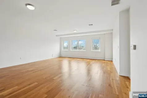 1 Executive Fort Lee NJ 07024