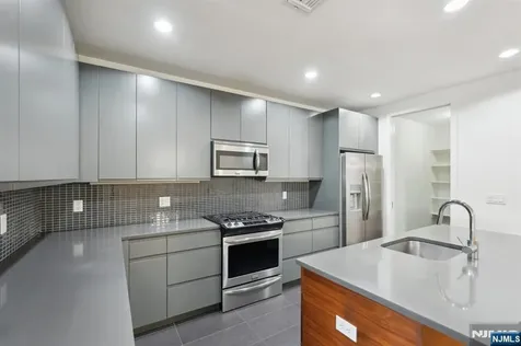 1 Executive Fort Lee NJ 07024