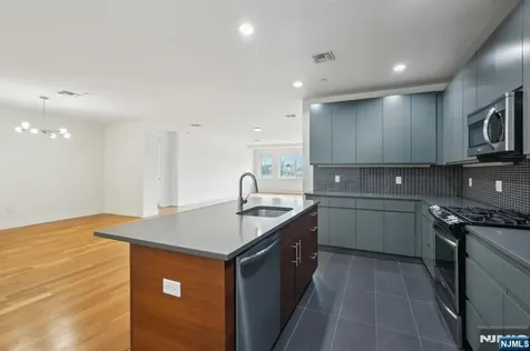 1 Executive Fort Lee NJ 07024