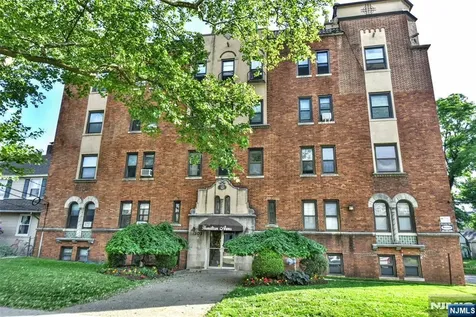303 Hamilton Place Hackensack NJ 07601