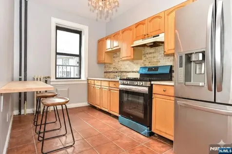 303 Hamilton Place Hackensack NJ 07601
