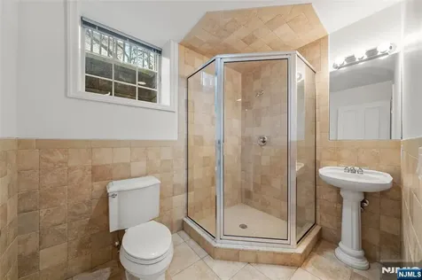 137 6th Street Cresskill NJ 07626