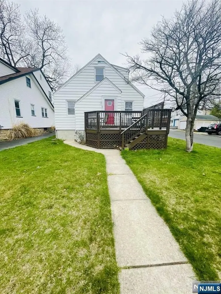 89 Reid Avenue Bergenfield NJ 07621