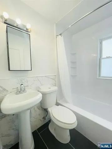 89 Reid Avenue Bergenfield NJ 07621