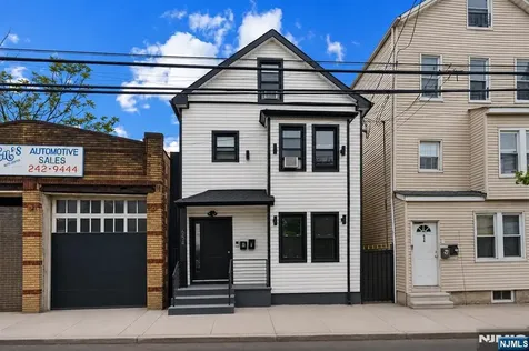 654 12th Street Newark NJ 07103