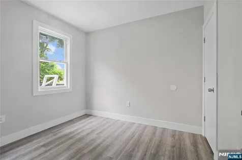 654 12th Street Newark NJ 07103