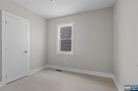 654 12th Street Newark NJ 07103