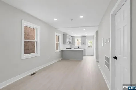 654 12th Street Newark NJ 07103