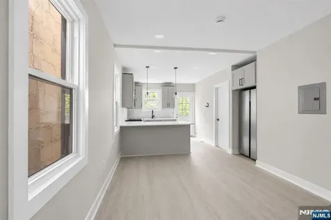 654 12th Street Newark NJ 07103
