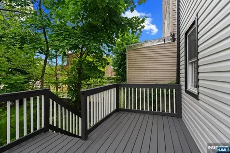 654 12th Street Newark NJ 07103