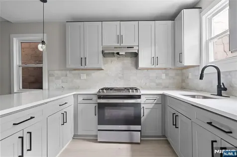 654 12th Street Newark NJ 07103