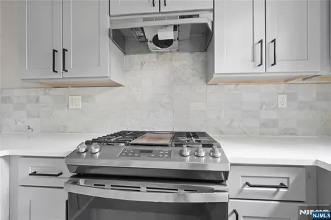654 12th Street Newark NJ 07103