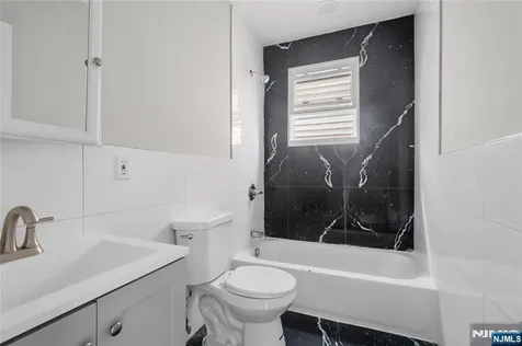 654 12th Street Newark NJ 07103