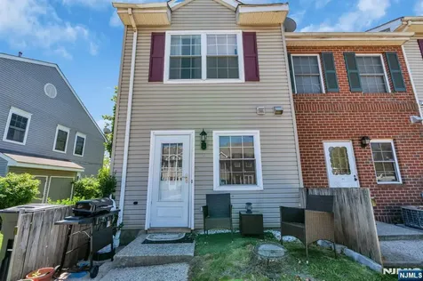19 Clarion Lane Newark NJ 07103