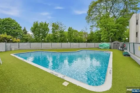 456 River Road Nutley NJ 07110