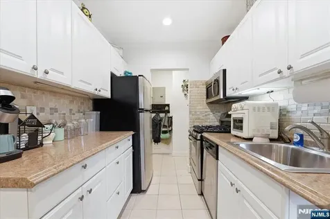 456 River Road Nutley NJ 07110