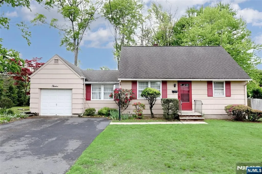 12 Beverly Lane Waldwick NJ 07463