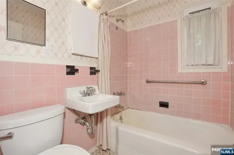 12 Beverly Lane Waldwick NJ 07463