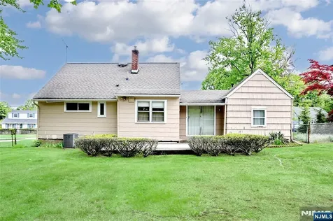 12 Beverly Lane Waldwick NJ 07463