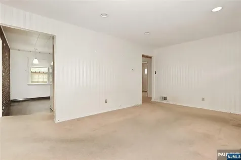 12 Beverly Lane Waldwick NJ 07463