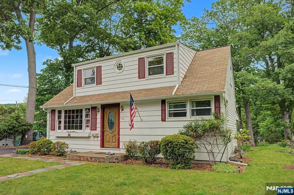 40 Dacotah Avenue Oakland NJ 07436