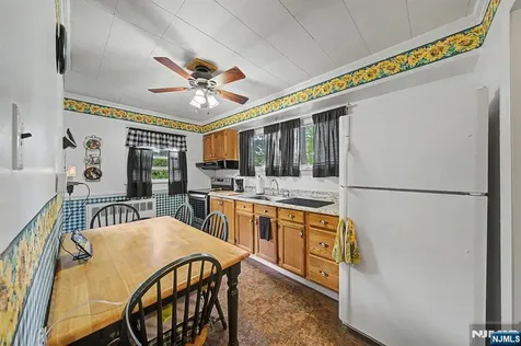 40 Dacotah Avenue Oakland NJ 07436