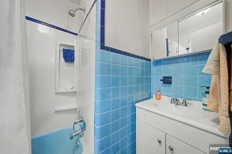 40 Dacotah Avenue Oakland NJ 07436