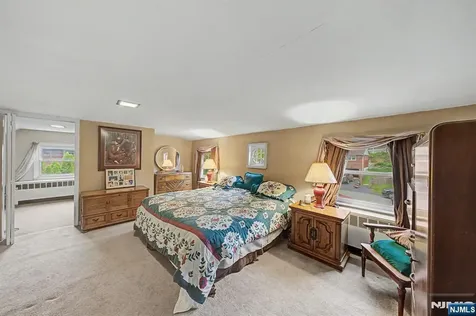40 Dacotah Avenue Oakland NJ 07436