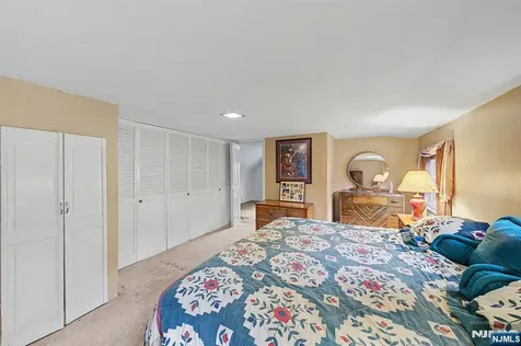40 Dacotah Avenue Oakland NJ 07436