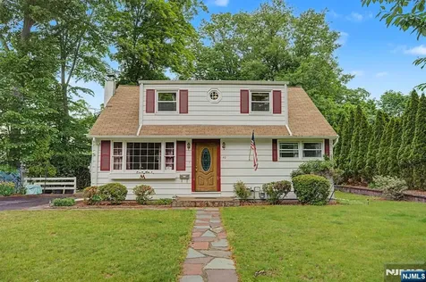 40 Dacotah Avenue Oakland NJ 07436